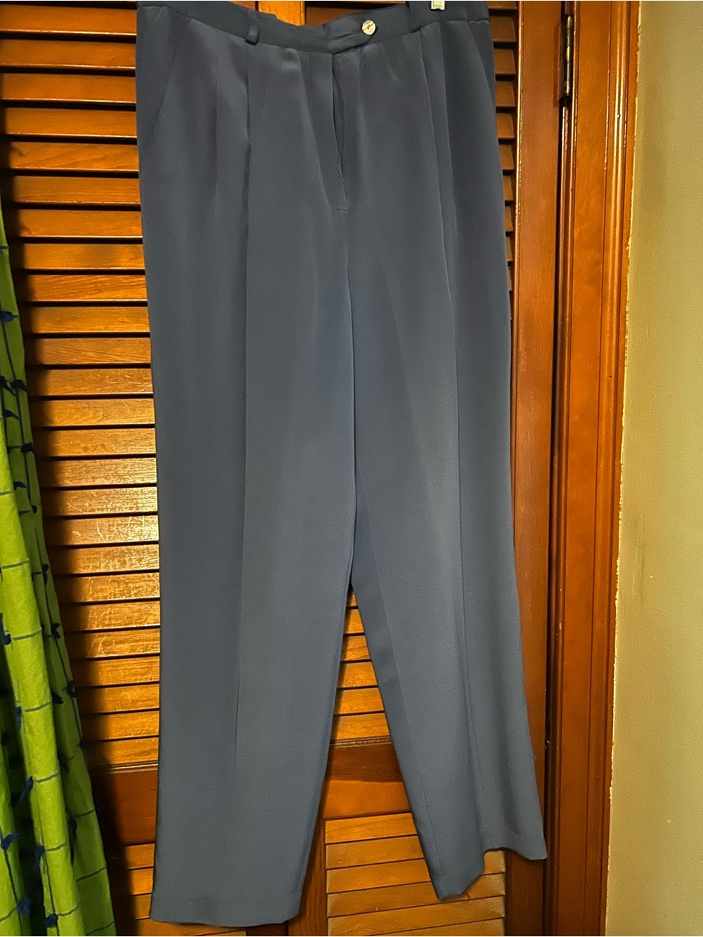 Classic women’s Pleated Dress Pants in Navy